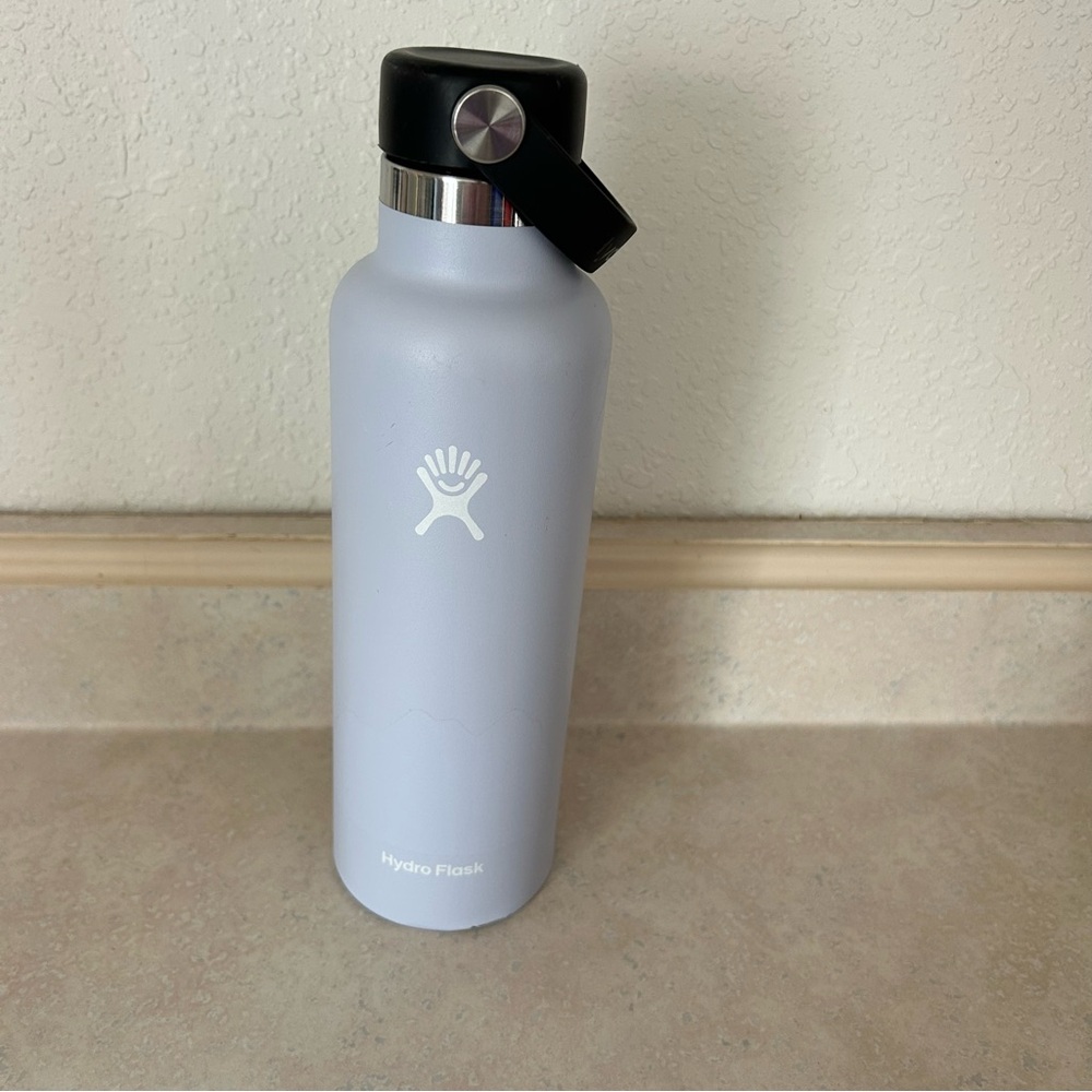 Hydro Flask Fog White Bottle